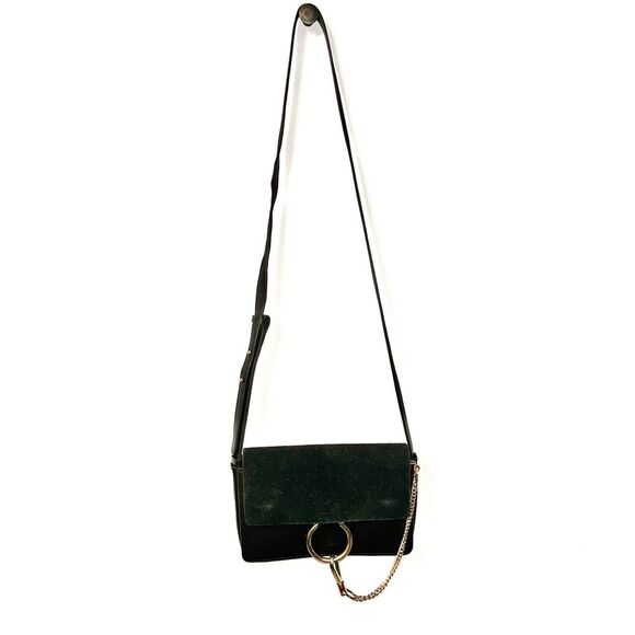 Lacaturra Elegant Black Shoulder Bag with Gold Chain Accent - Picture 1 of 6